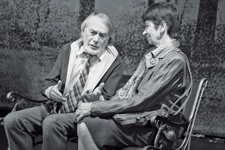 Die Ehrlich Brothers verzaubern mit ihrem kleinen Lehrling das Publikum; Foto: Ralph Larmann