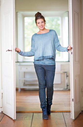 Erika Raabe, 59 Jahre, Tierpflegerin: 
„Im FITNESSLAND stimmt das Preis-Leistungs-Verhältnis, und besonders klasse ist die Geräteauswahl! Mein Training hat mir zu strafferen Armen und Po verholfen, das motiviert mich jedes Mal, den inneren...