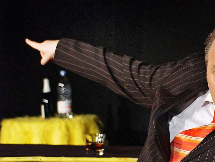 Champagner und Austern im N.i.L. barvital sorgen für Feierlaune