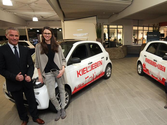 Das KIELerLEBEN- und das Süverkrüp+Ahrendt-Team mit den stolzen smart-Inhabern