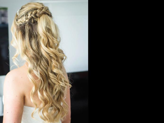 Jacqueline, Gesellin und ausgebildeter Aveda Pure Colorist: „Es geht mir nicht nur darum, die neuen Farbtrends umzusetzen, sondern auch immer auf möglichst schonendster Basis das Haar zu behandeln.“