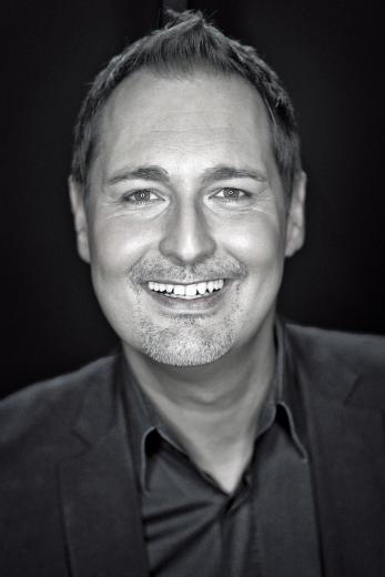 Sven Wetteborn vom Abfallwirtschaftsbetrieb Kiel (ABK) 
stattet mich mit meiner Berufskleidung aus