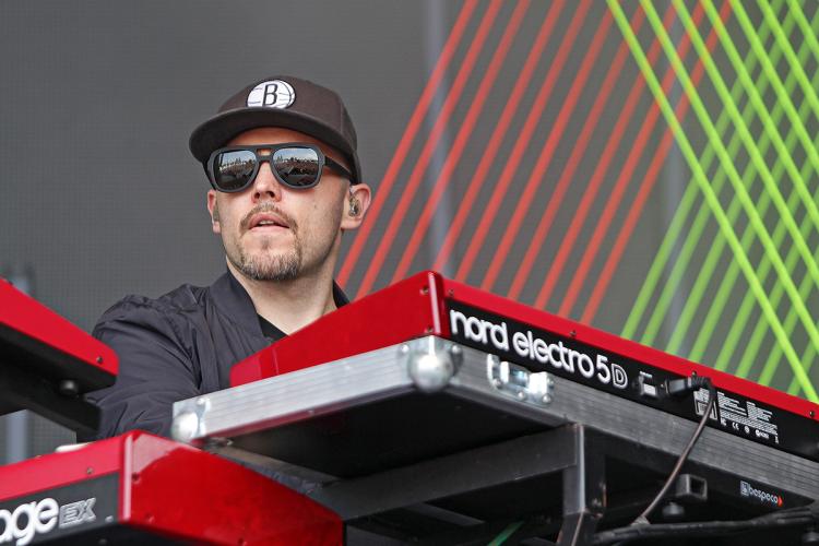 Mit seiner Live-Performance wird Mark Forster ab 20.15 Uhr die Kieler Woche am Donnerstag, 23. Juni, auf der NDR-Bühne flashen