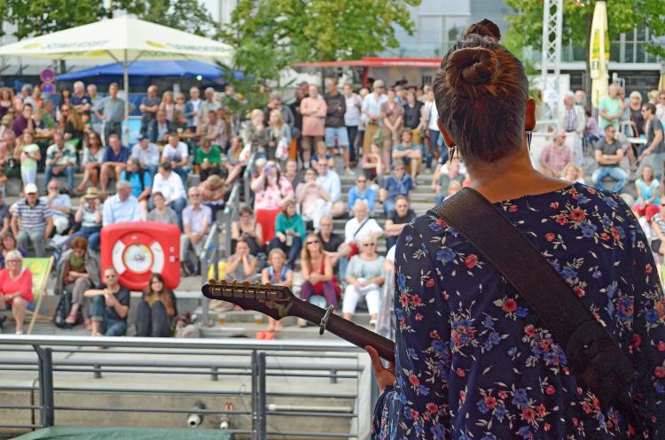 Ein Spaziergang im Brook lässt sich wunderbar mit einer Grillrunde auf dem Ida-Hinz-Platz verbinden