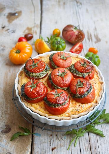 Tomatensalat mit knusprigen Brotwürfeln