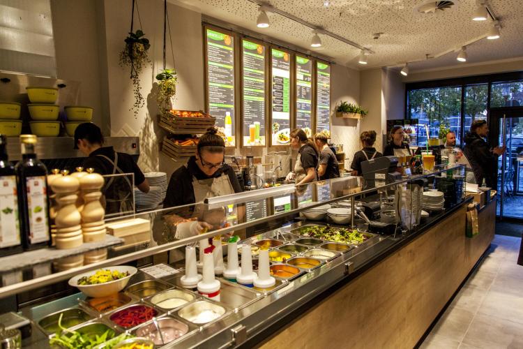 Modernes Ambiente und gesundes Fast Food bietet dean&david