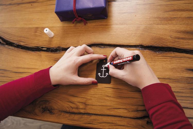So kann das fertig verpackte Geschenk aussehen