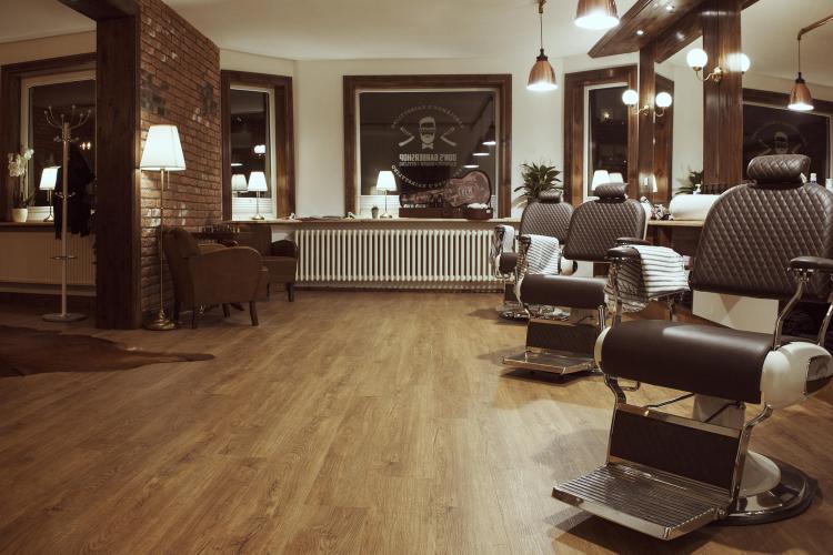 Der Salon ist klassisch und stilvoll eingerichtet