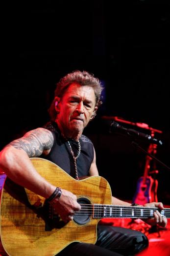Peter Maffay spielt Unplugged in Kiel