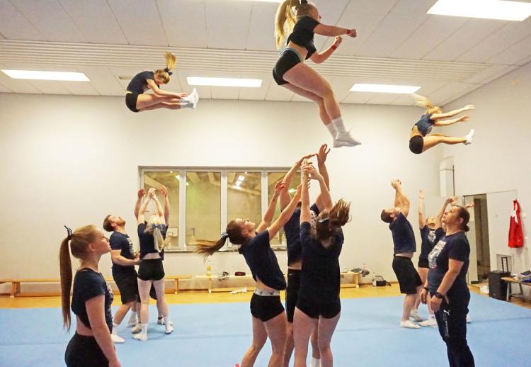 Die Holstein Kiel Lights Cheerleader sind für ihre spektakulären Choreographien bekannt