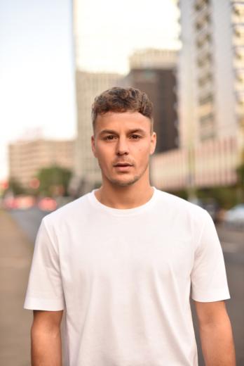Sänger Alexander Knappe hat in seinen 33 Jahren schon viel erlebt. Im neuen Album verarbeitet er die Höhen und Tiefen seines Lebens 