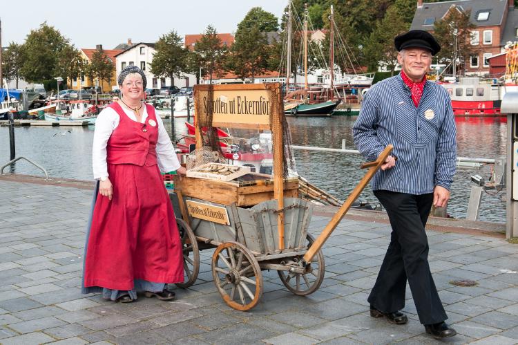 Werner Pötzsch lädt regelmäßig zu Stadtführungen der maritimen Art durch seine Heimatstadt Eckernförde ein