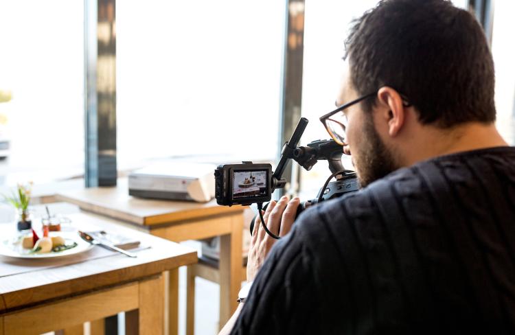 Lukas fängt appetitliche Bilder ein