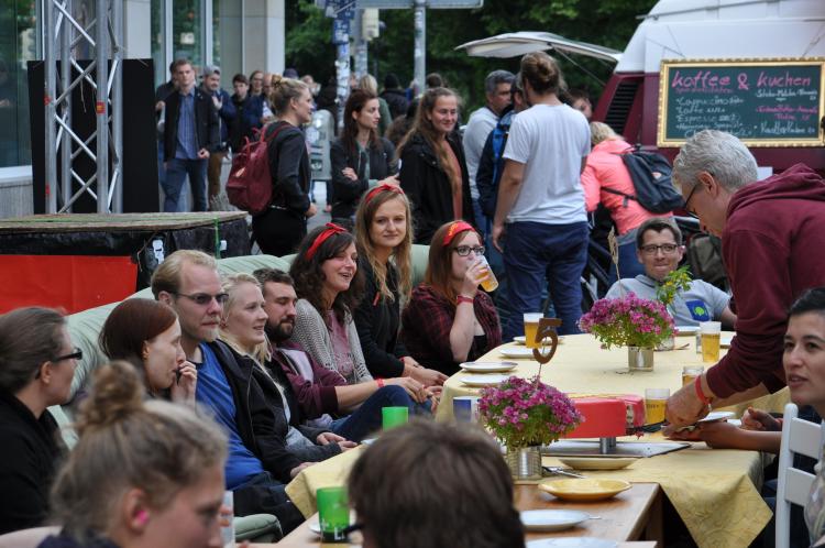 Wir machen uns die Kieler Woche, wie sie uns gefällt: die vielen Helfer beim Muddi Markt