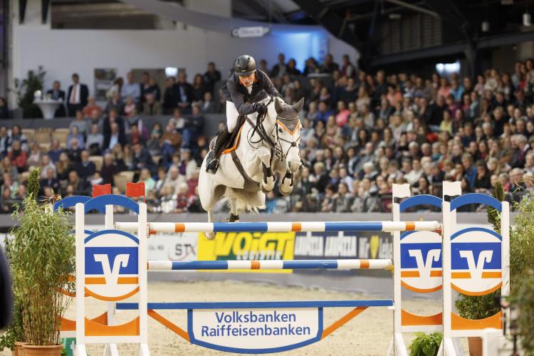 Das elegante Zusammenspiel von Mensch und Pferd bei diesem Spitzensportereignis versetzt das Publikum immer wieder in Erstaunen