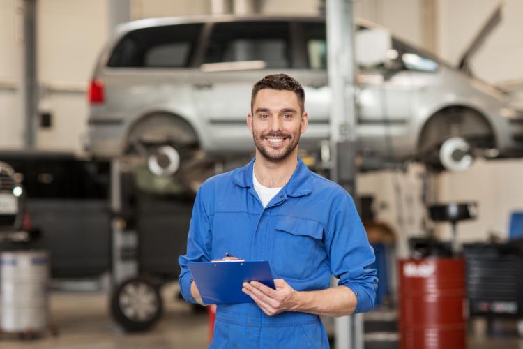 Jetzt bewerben: Autohaus Stien GmbH sucht Kfz-Mechatroniker*in (m/w/d)