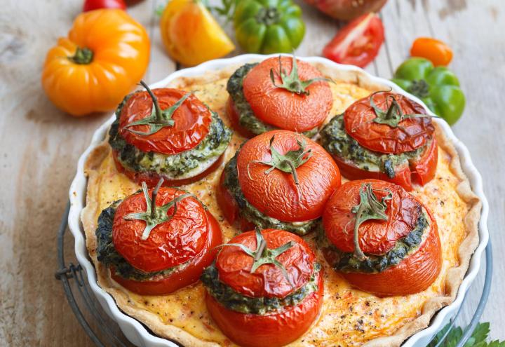 Rezept: Tomatensalat mit knusprigen Brotwürfeln 