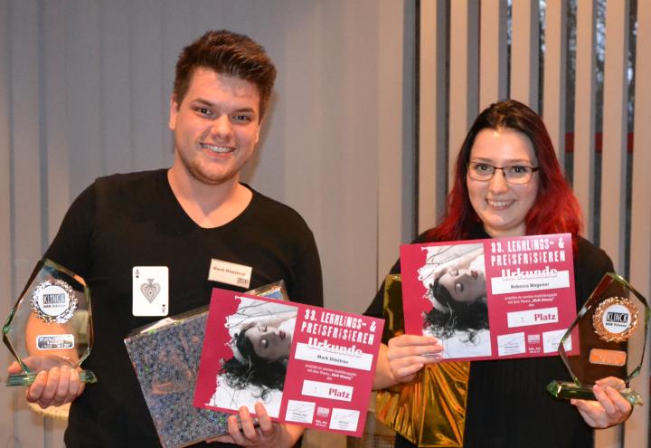 Maritime Souvenirs und 0-Euro-Scheine im weihnachtlichen Gewand 