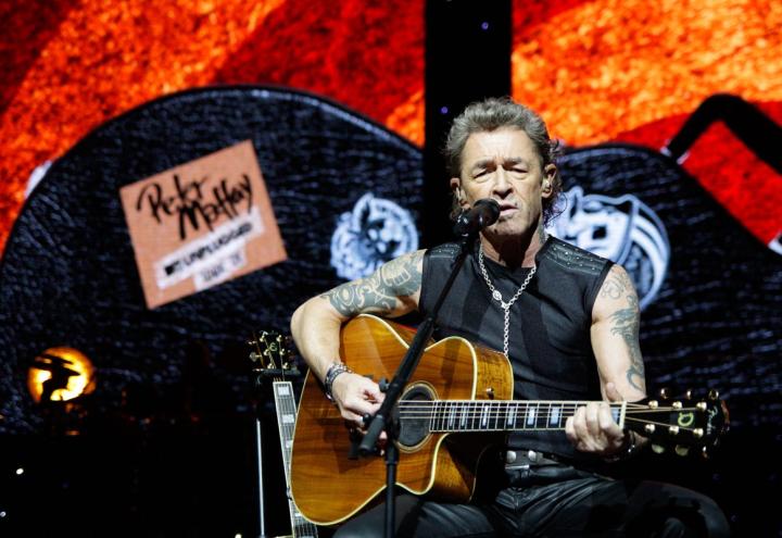 Peter Maffay spielt Unplugged in Kiel