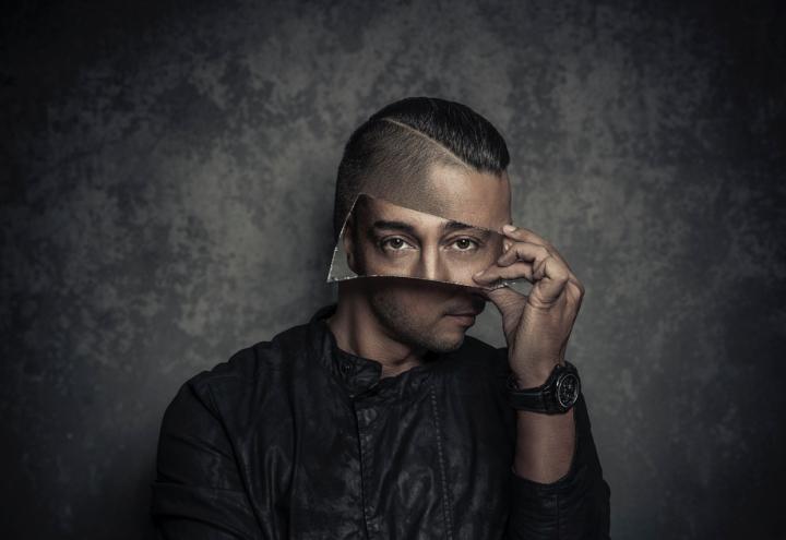 Illusionist Farid zaubert im Kieler Schloss 
