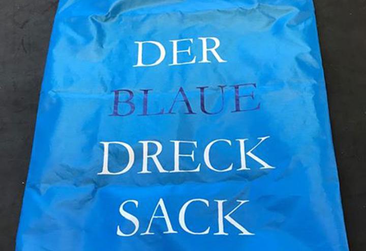 Der blaue Drecksack für saubere Küsten 